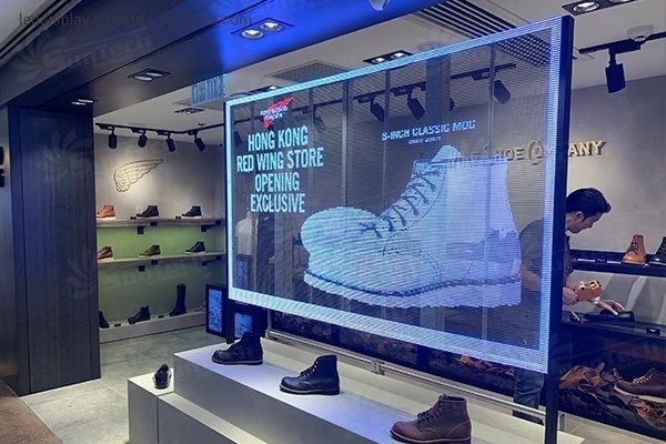 Ứng dụng của màn hình LED trong suốt trong showroom